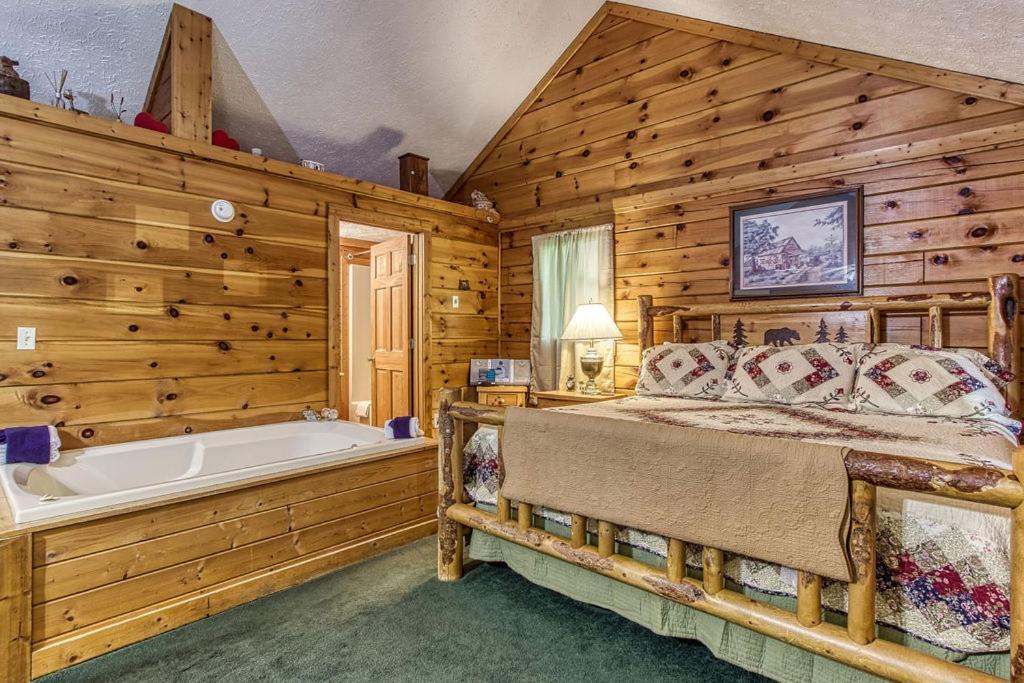 Forever Yours, Hot Tub, 1089 Of Free Attraction Tickets For Each Paid Day, Dollywood And More 鸽子谷 外观 照片