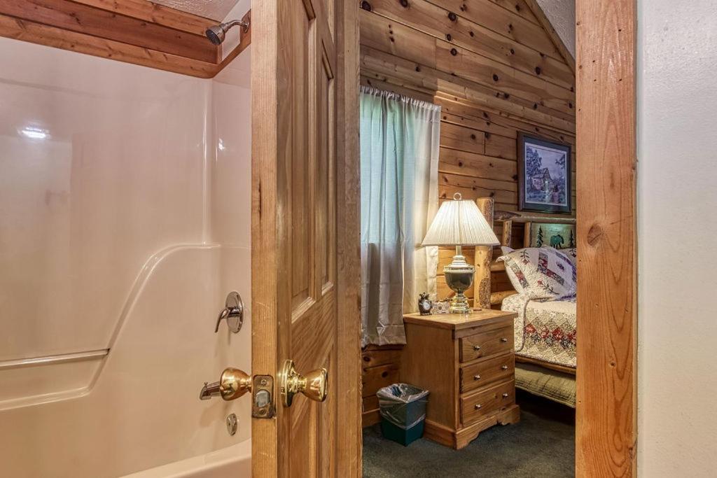 Forever Yours, Hot Tub, 1089 Of Free Attraction Tickets For Each Paid Day, Dollywood And More 鸽子谷 外观 照片